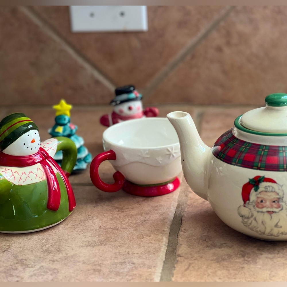 Christmas teapot with mug, milk picture salt & pepper shaker